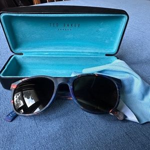 Made in Italy Ted Baker London Sunglasses  withOriginal Case with Cloth